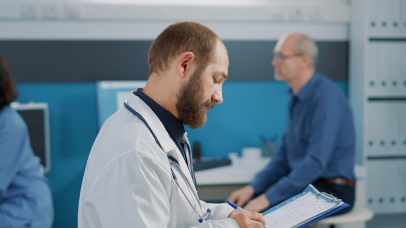 sveikatos patikra daktaras darbuotojas kiek galioja medicinine pazyma darbui