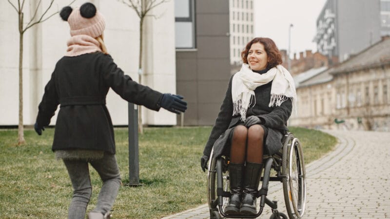 neigali mama vezimelyje su dukra kam priklauso invalidumas