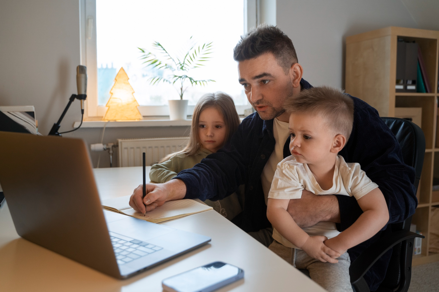 su vaikais namuose dirbantis tėvas tevystes atostogos 30 dienu