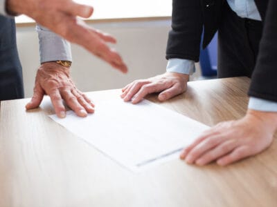 Nurodantysis darbuotojas tyrimų ataskaitos stalas darbo sutarties nutraukimas šalių susitarimu kompensacija